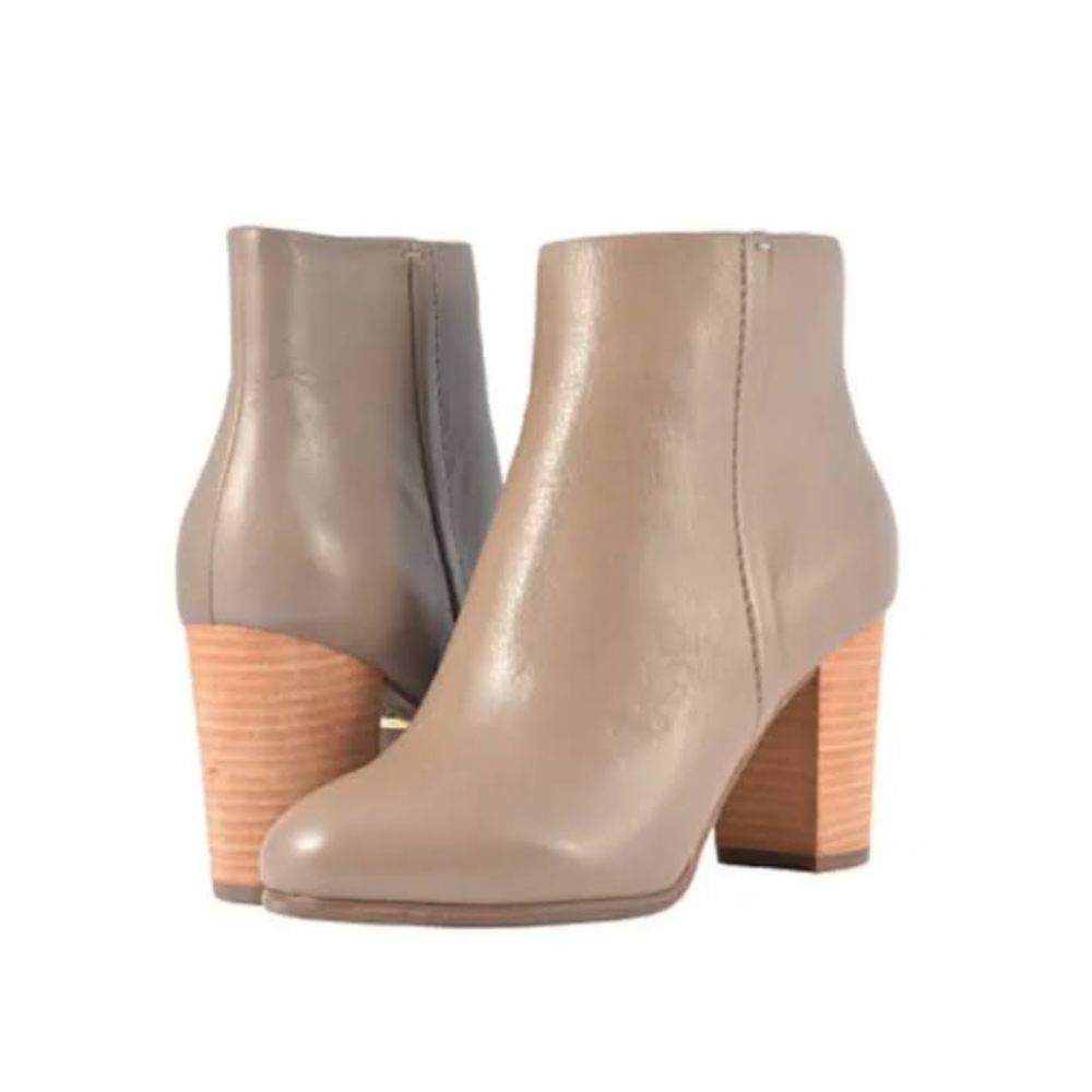 Vionic Kennedy leather heeled bootie in Oyster W size 8.5